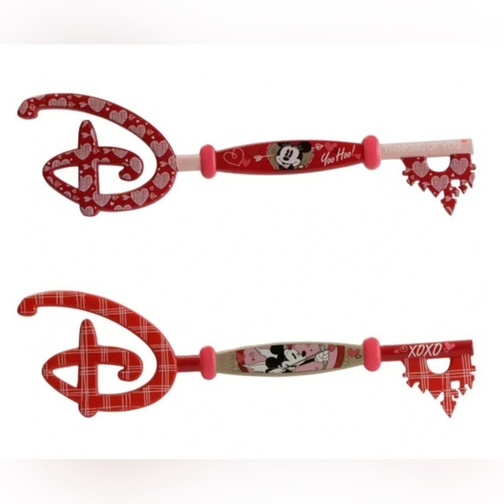 New Disney‎ 2022 Valentine Mickey and Minnie XOXO Collectible Key Set with Box